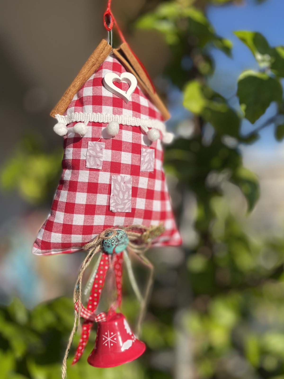 Χειροποίητο, υφασμάτινο γούρι -σπιτακι